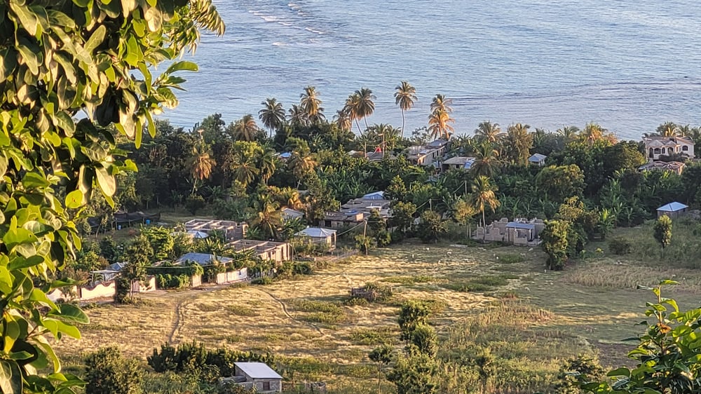 Field and houses in Couteau