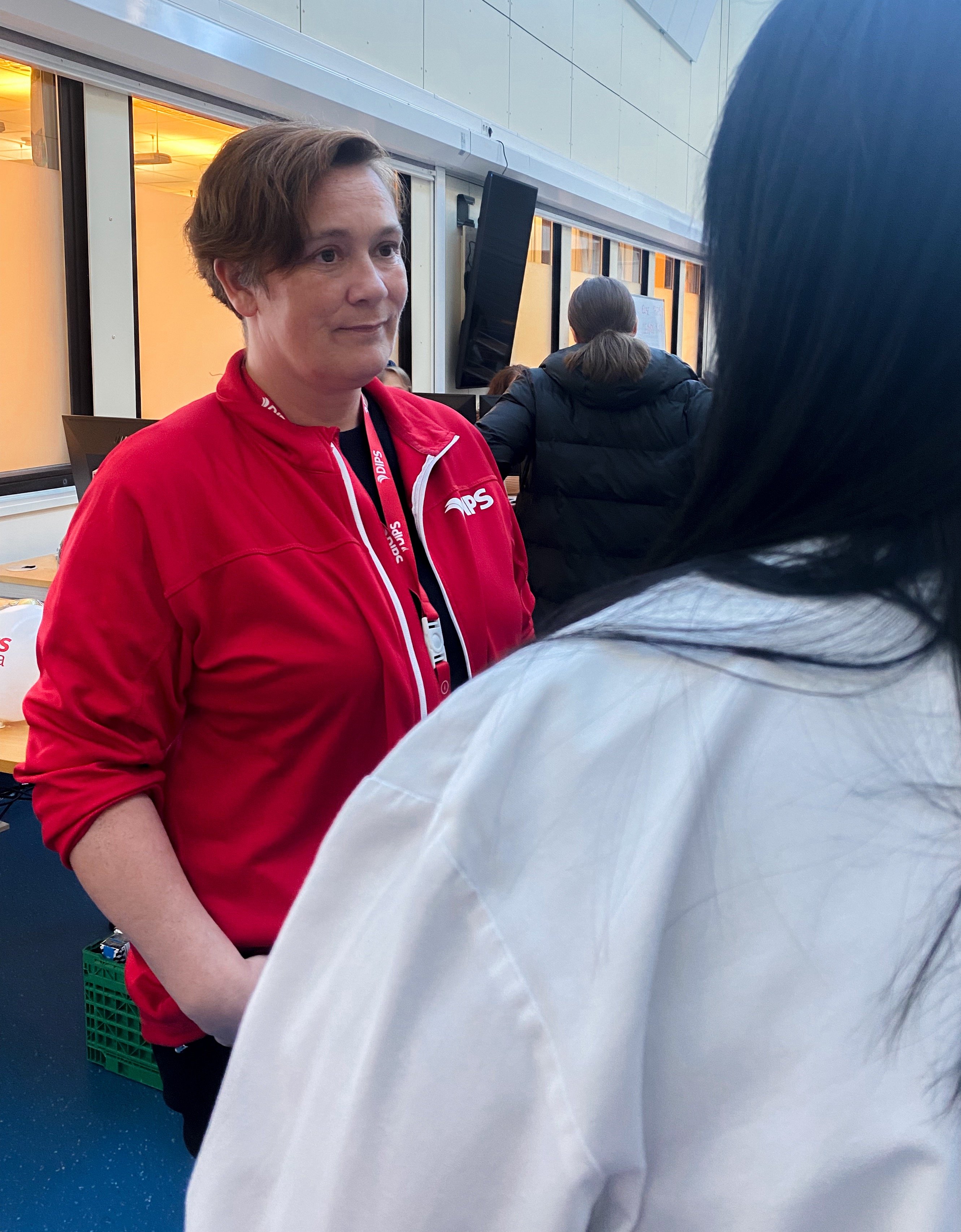 Marianne i samtale med sykepleier