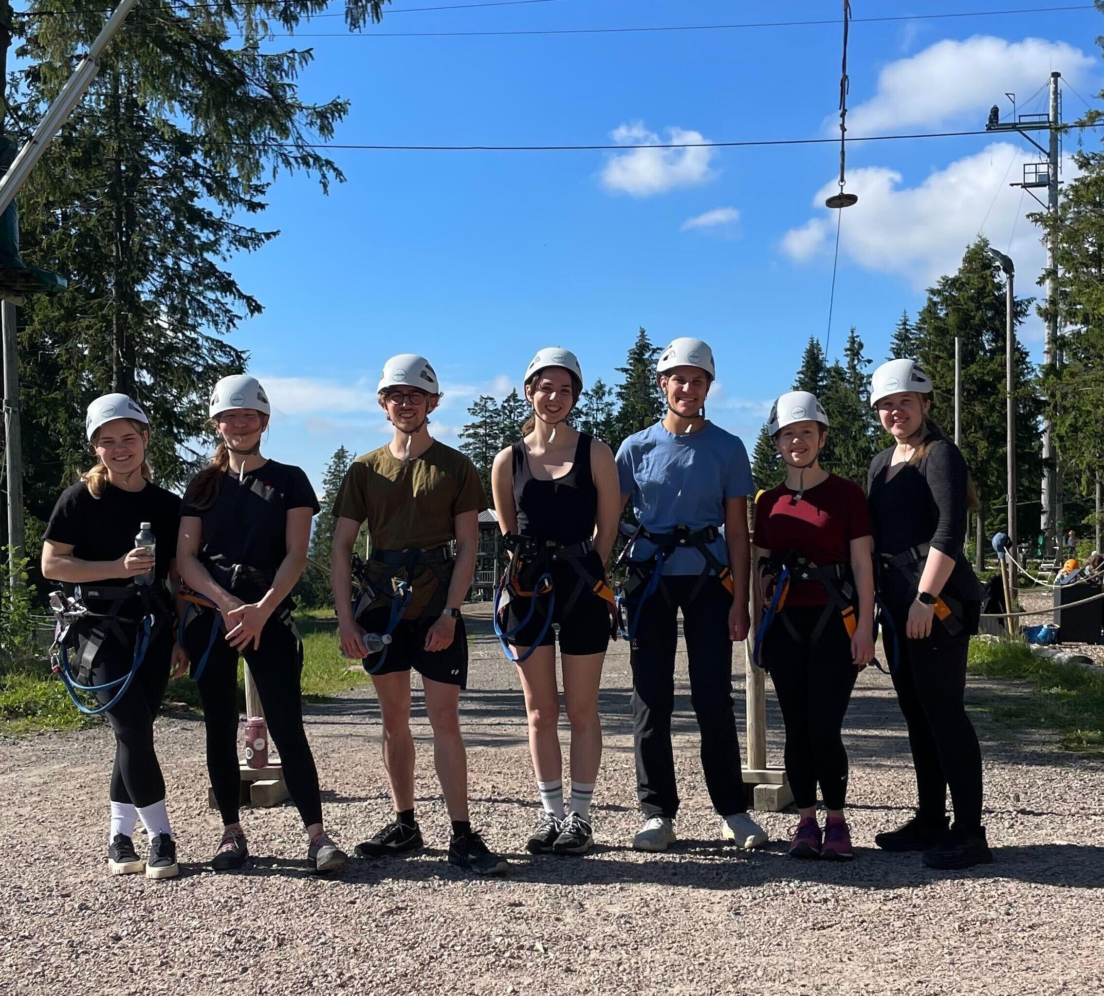 Sommerstudenter i DIPS på klatretur