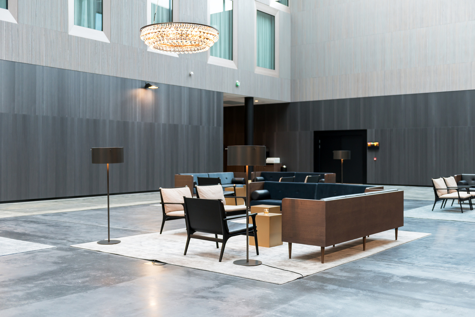 Atrium-sitting-group-Clarion-Hotel-Air-NO-139