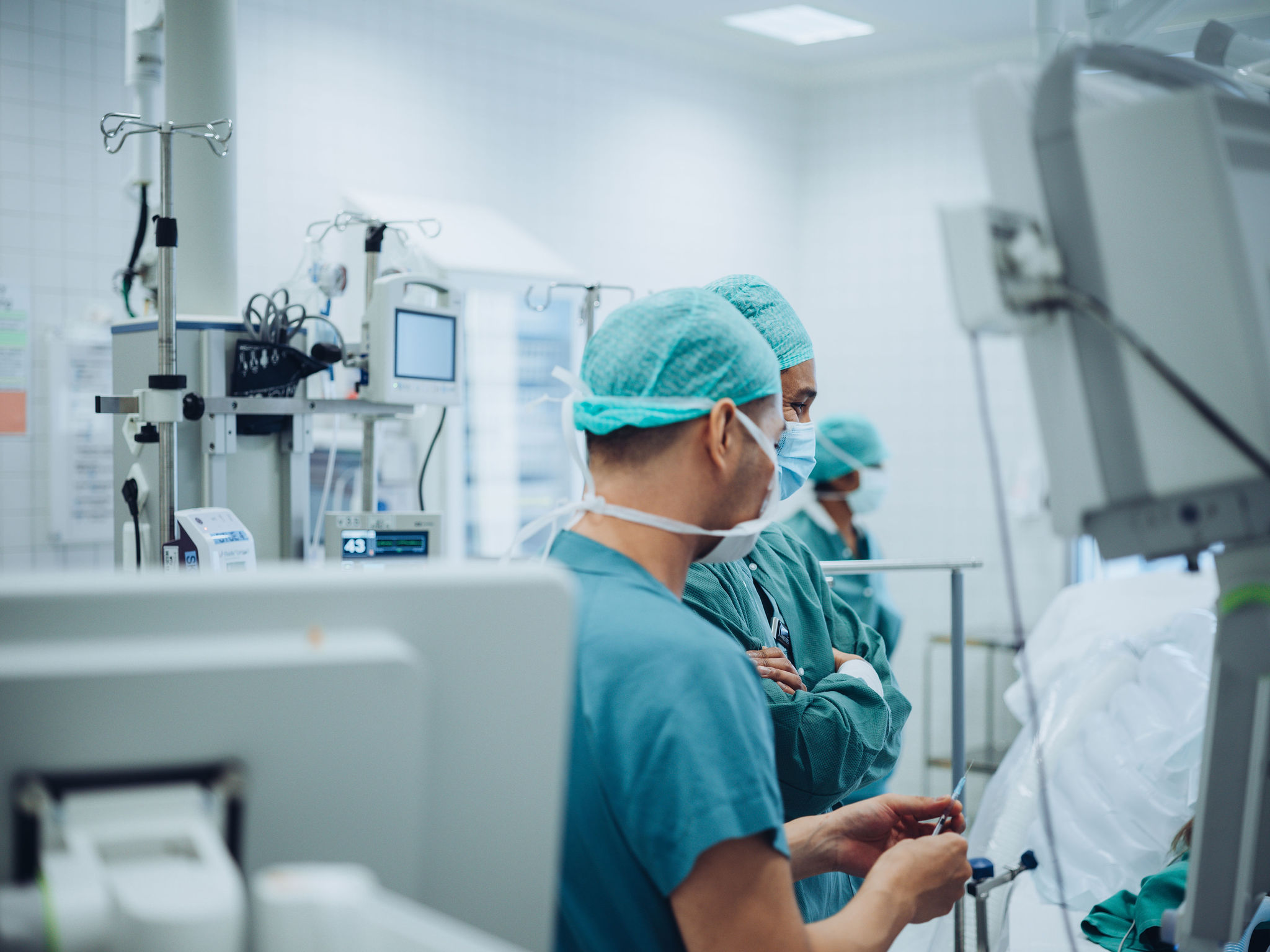 Kirurger på operarasjonsstuen